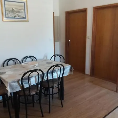 Visnja -near Queen Apartment