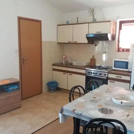 Visnja -near Queen Apartment *