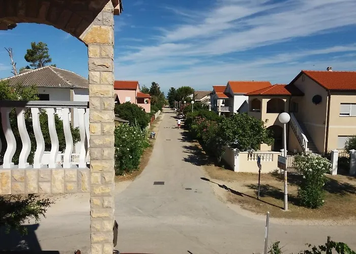 Visnja Near Queen - By Ta Leut Agency Apartment *