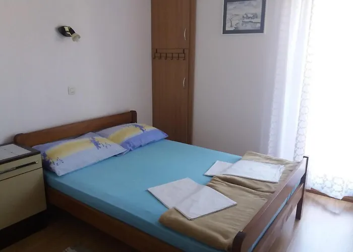 Visnja Near Queen - By Ta Leut Agency Apartment Nin
