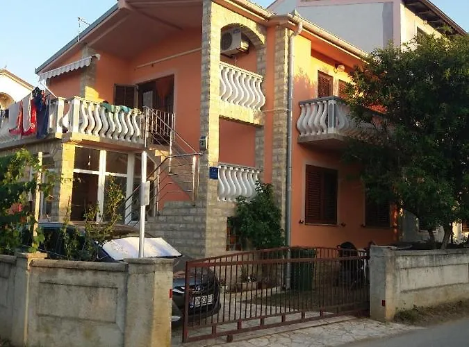 Apartment Visnja Near Queen - By Ta Leut Agency